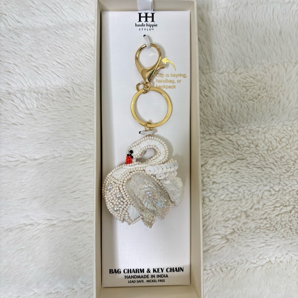 Chic White Swan Pearl Keychain Purse Charm with Gold Accents New - Picture 5 of 15